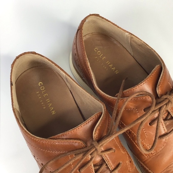 Cole Haan Original Grand Wingtip Sneaker in Woodbury Leather Size 7. - Picture 3 of 9